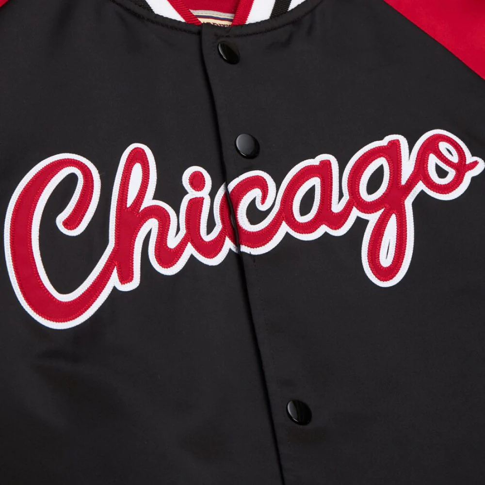Chicago Bulls Vintage Logo Satin Jacket - Image 3
