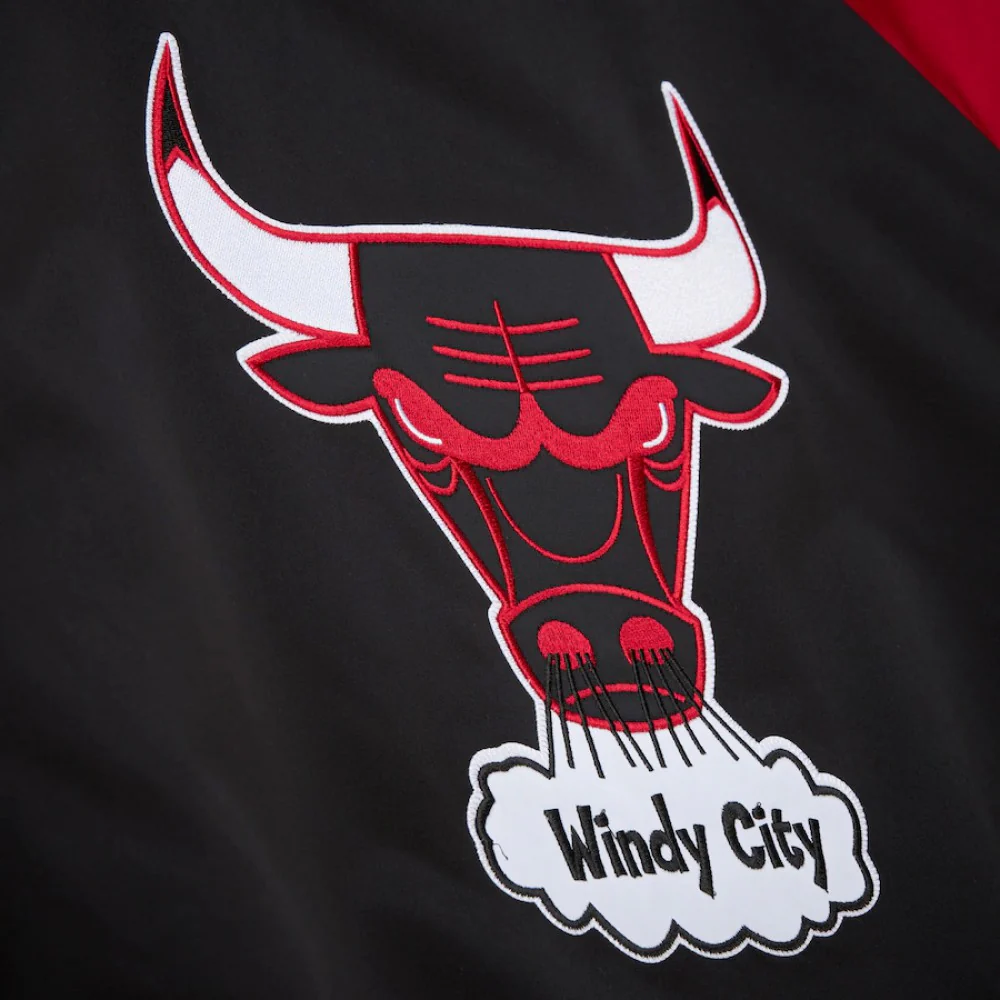 Chicago Bulls Vintage Logo Satin Jacket - Image 4